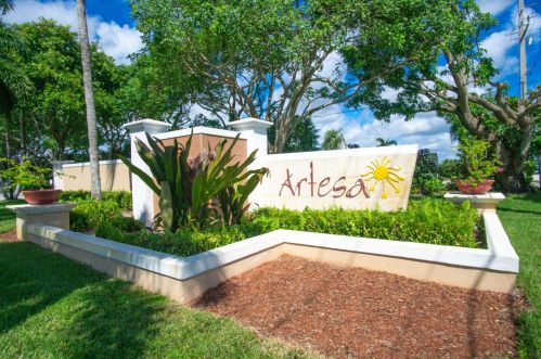 4120 Artesa Dr, Boynton Beach FL  33436-2628 exterior