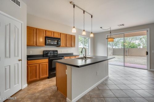 7265 Gardenia Ave, Glendale, AZ 85303-2012