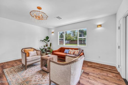 1111 Bethany Home Rd, Phoenix AZ  85014-2229 exterior