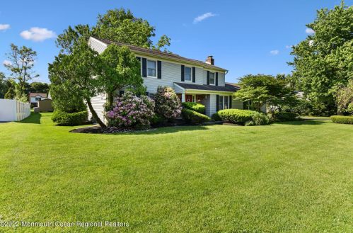 8 Aron Ct, Tinton Falls, NJ 07712-3738