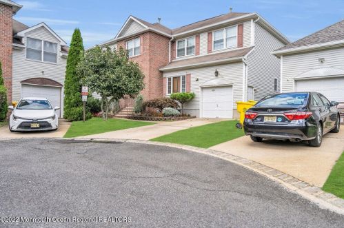 303 Twin Oaks Dr, Lakewood, NJ 08701-7155