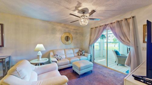 402 Grv Isle Cir, Vero Beach FL 32962-8507 exterior