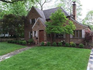 421 Parker Dr, Pittsburgh, PA 15216-1356