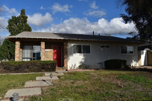 26686 Abajo Dr, Santa Clarita, CA 91350-2301