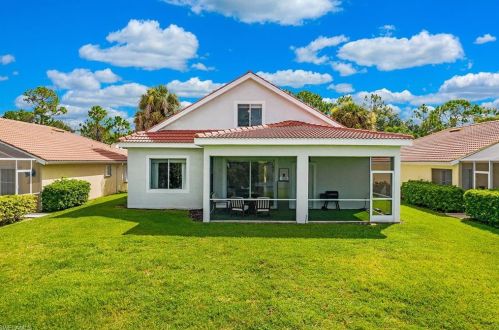 7579 Berkshire Pines Dr, Naples FL  34104-9445 exterior