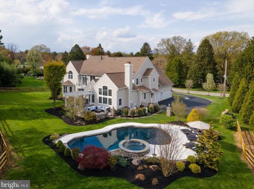 466 Black Swan Ln, Berwyn PA  19312-1908 exterior