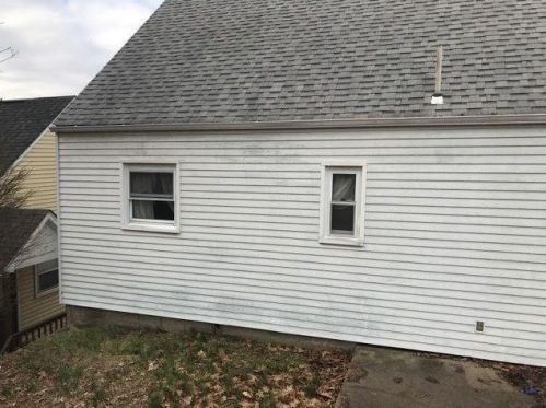 340 Iroquois Dr, New Kensington, PA 15068-2115