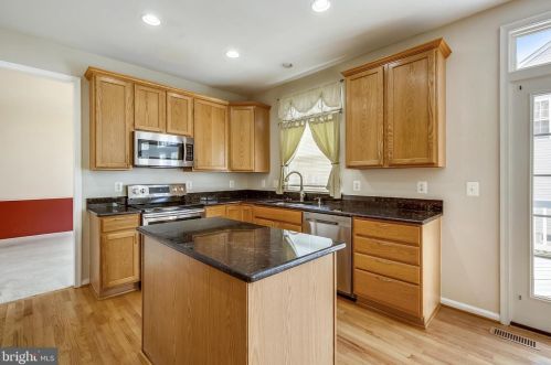 39 Houser Dr, Lovettsville VA  20180-8631 exterior