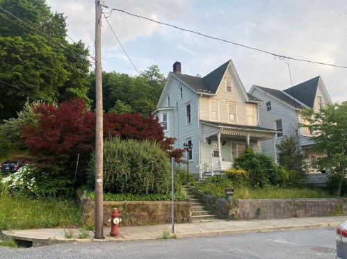 205 South St, Slatington PA  18080-1838 exterior