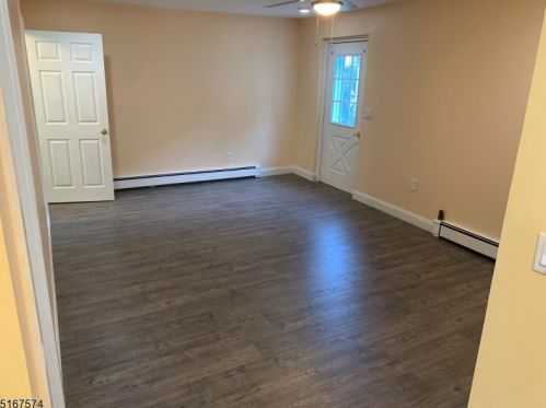 3 Edgewood Rd, Parsippany NJ  07834-2106 exterior