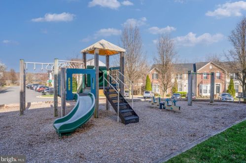 1260 Corbett Pl, Woodbridge VA  22191-1045 exterior