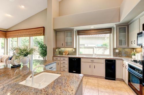 1000 Souza Dr, Folsom CA  95762-7550 exterior