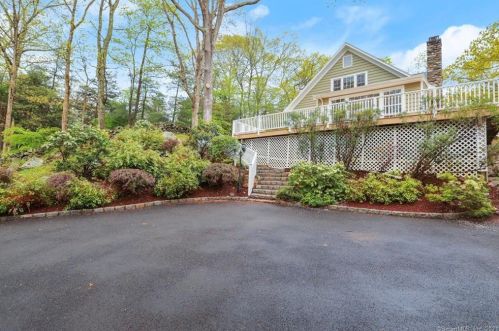 197 Briar Brae Rd, Stamford, CT 06903-1727
