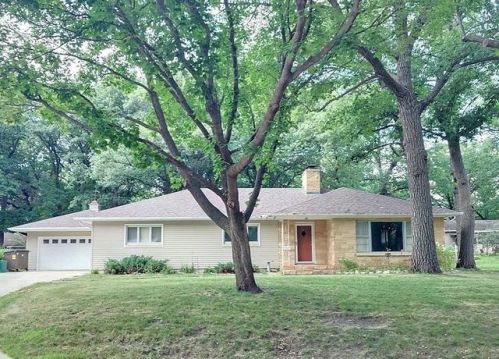 15 Westwood Dr, Estherville, IA 51334-1838