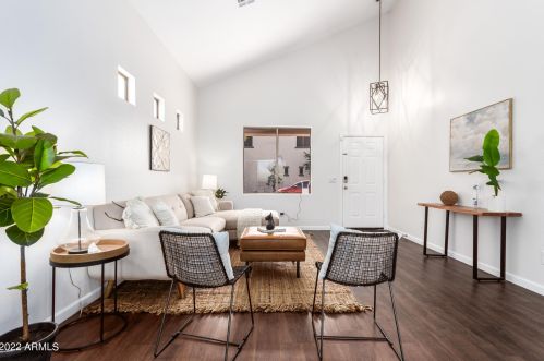 1342 Dunbar Dr, Phoenix AZ 85041-6151 exterior