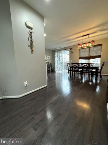 9283 Alvyn Lake Cir, Bristow VA  20136-6149 exterior