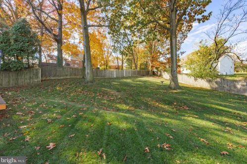 609 Crestwyck Dr, Norristown PA 19406-1574 exterior