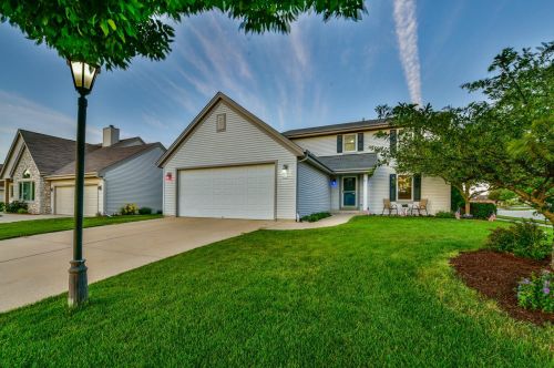 3645 Applewood Dr, Waukesha, WI 53189-6839