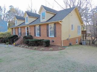 212 Trace Ln, Birmingham, AL 35244-8218