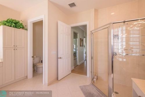 19032 55 St, Hollywood FL 33029-6290 exterior