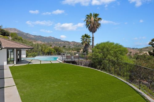 8 Celine Dr, Santa Barbara CA  93105-1911 exterior