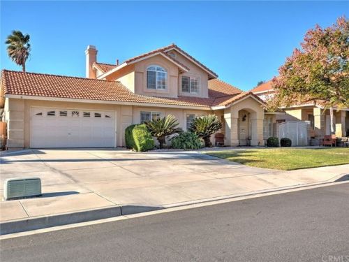 2425 Via Bello Dr, Rialto CA  92377-3522 exterior