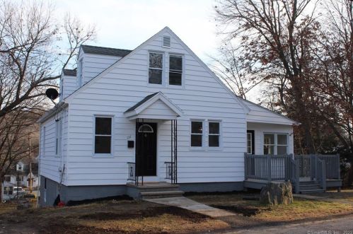 131 Farrington Ave, Waterbury, CT 06706-1909