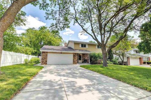 225 Gwynn St, Green Bay, WI 54301-1007