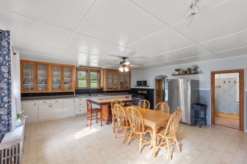 1570 Pleasant Hill Dr, Waukesha, WI 53146-1129