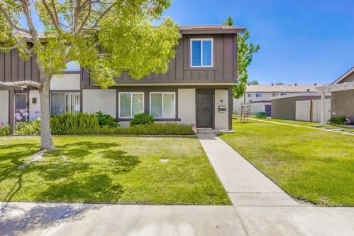 7251 Penn Way, Stanton, CA 90680-2841