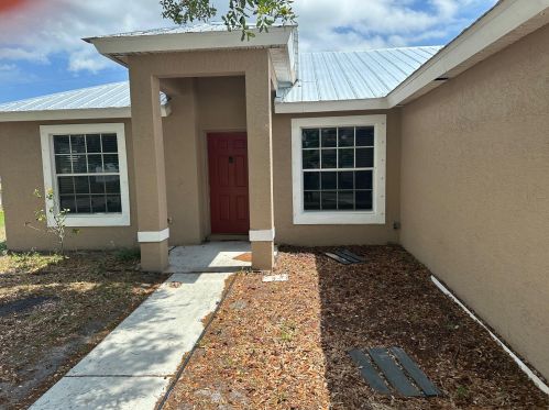2201 Plymouth St, Fort Pierce, FL 34953-2380
