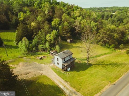 4052 Jerome Rd, Edinburg VA  22824-2500 exterior