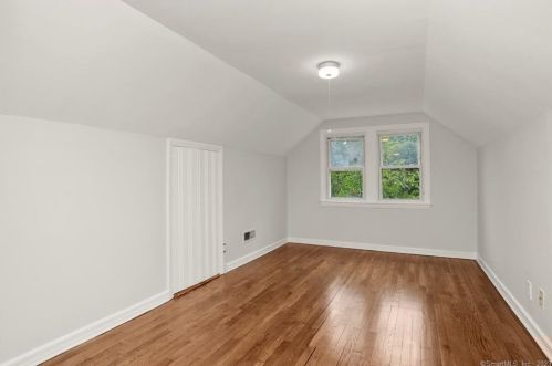 123 Woodland Dr, Milford CT  06460-5029 exterior