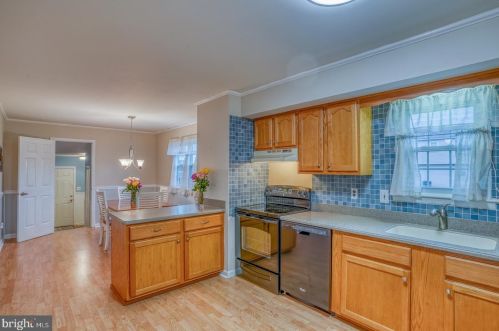 42 Saratoga Dr, New Castle DE  19720-4232 exterior