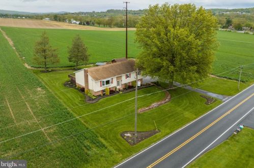 225 Pfautz Hill Rd, Schoeneck, PA 17578-9418