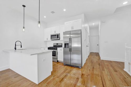 85-50 80th St, Jamaica, NY 11421-1135