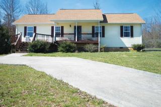 950 Chestnut Grove Rd, Dandridge, TN 37725-4207