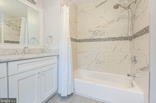 404 Maple Ave, Camden NJ  08109-2021 exterior