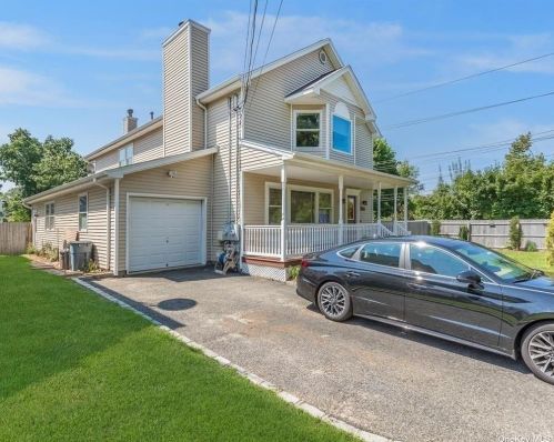 5 Georgia St, Elwood, NY 11731-2229