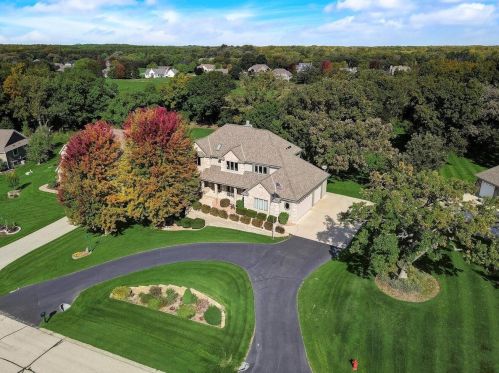 310 Muirfield Cir, North Prairie, WI 53153-9616