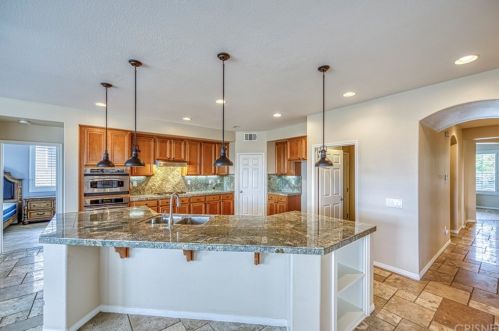29207 Avenida Avila, Santa Clarita, CA 91354-1582