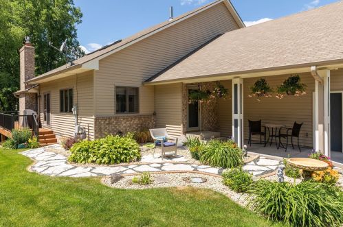 2585 Forest St, Saint Paul, MN 55109-1949