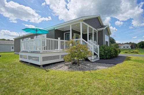 39 Aspen Way, North Hampton, NH 03862-4430