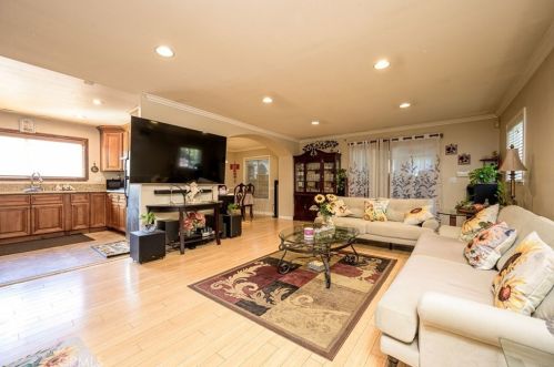 1527 Beacon Ave, Anaheim, CA 92802-1313