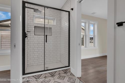 1217 Niihau Dr, Lacey NJ  08731-4702 exterior