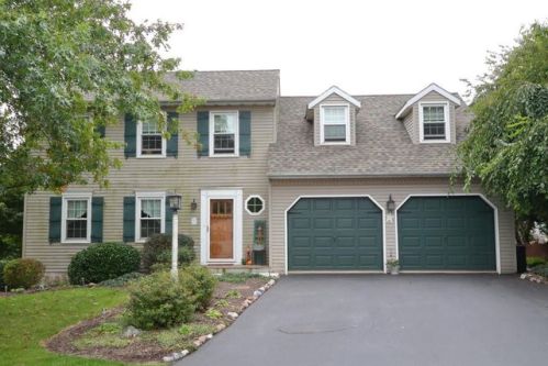3 Woodchuck Ln, Schoeneck, PA 17578-9410