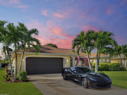 1420 15th St, Cape Coral, FL 33909-1562