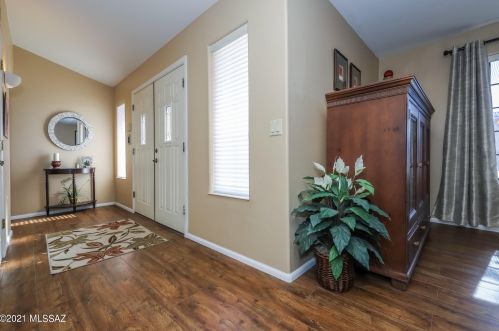 904 Dusenburg Ave, Tucson, AZ 85748-1995