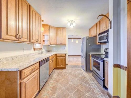 19 Hawthorn Ct, Fishkill NY  12524-2616 exterior