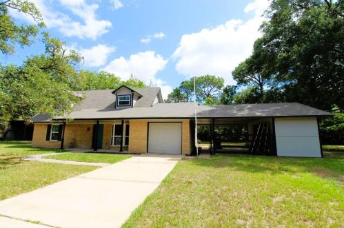 401 Holly St, Angleton, TX 77515-4819